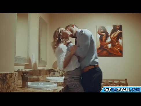 ❤️ Nalika pirang semok seduces sampeyan ing toilet umum Porno vk ing pornojv.xxxpornimages.ru ️❤